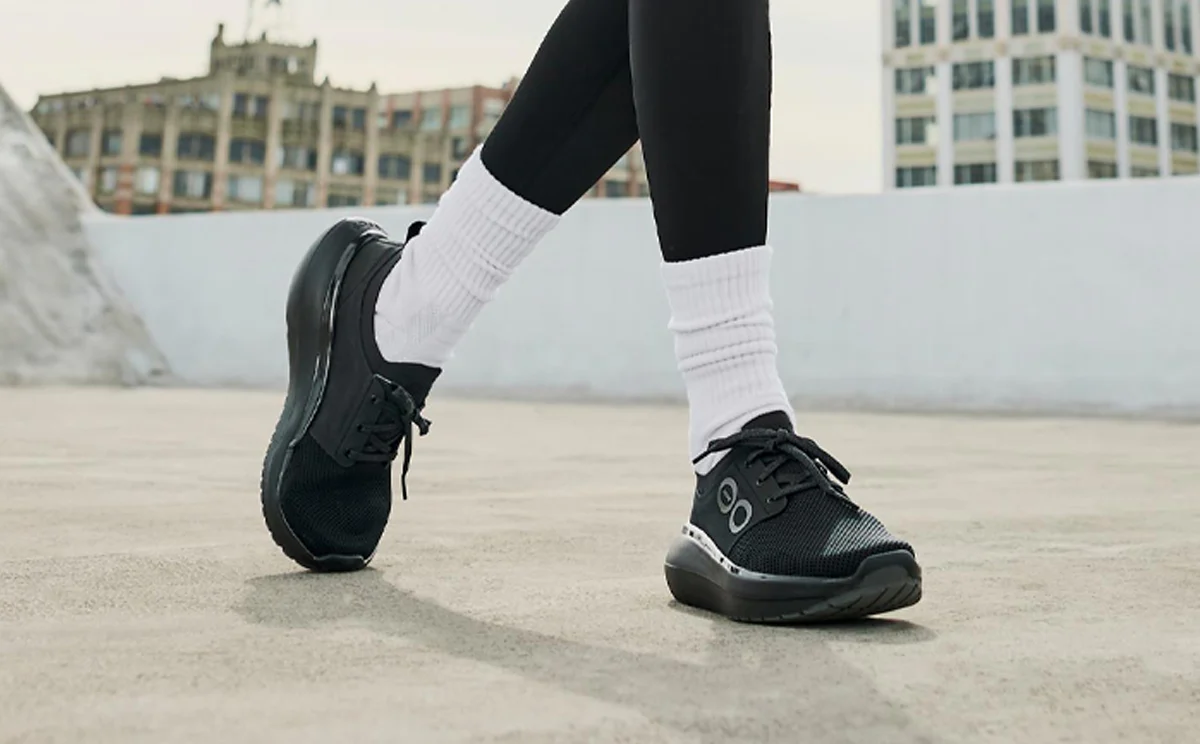 Women's OOmy Stride - Black - Image 10